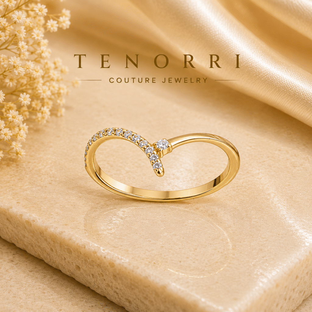 TENORRI AMORE heart ring in yellow gold with natural diamonds